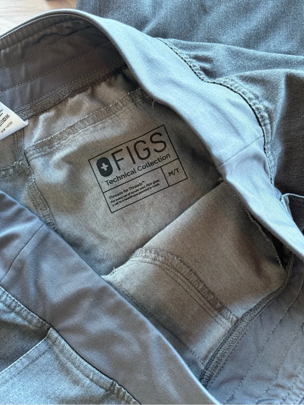 Figs Scrubs In Color Graphite Size Med Top and Med/Tall Pant - Picture 2 of 4